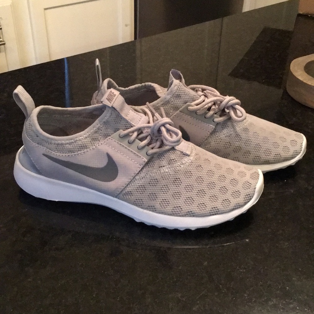 Nike Athletic Slip-on Sneakers OBO